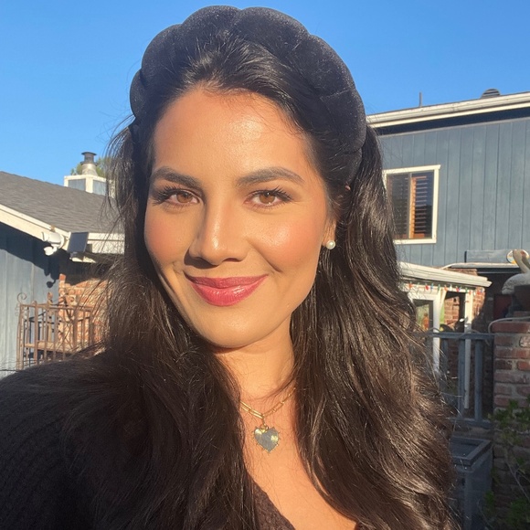 Meet your Posher, Ariana - Picture 1 of 1
